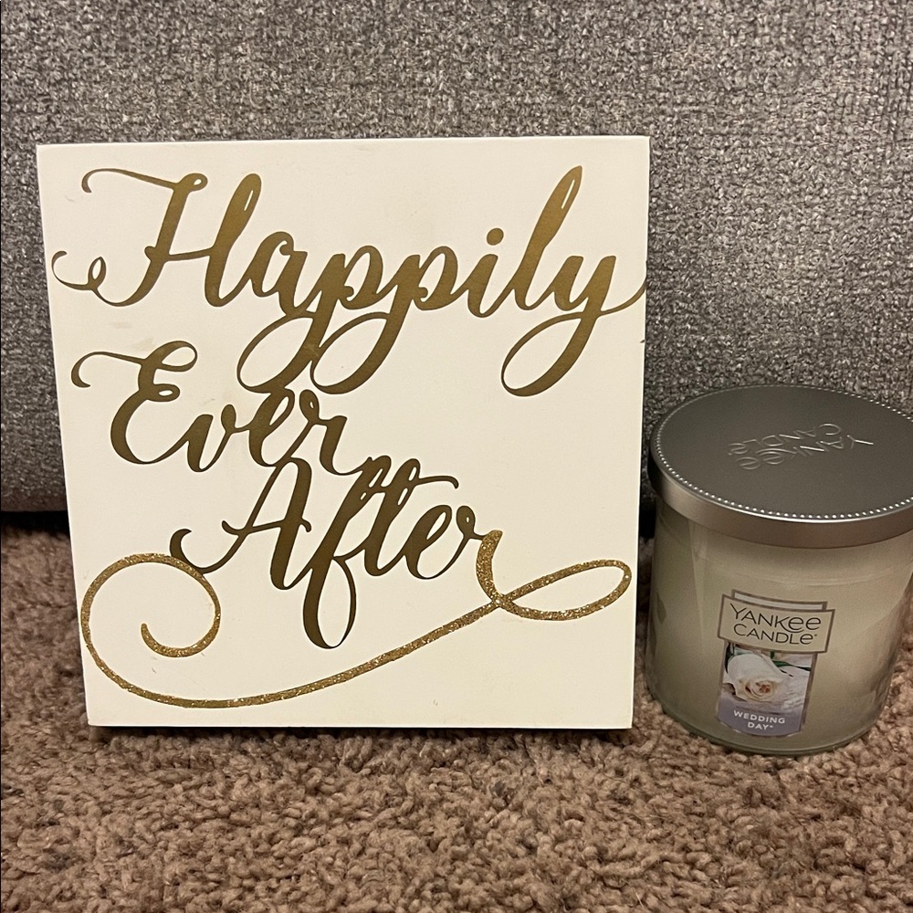 Yankee Candle with Gold Script Sign